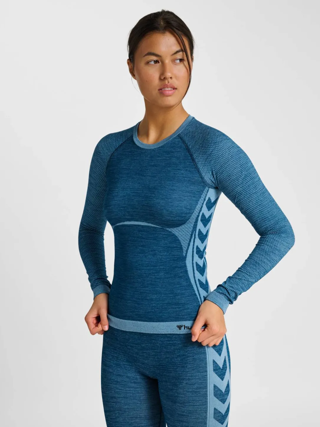 hmlCLEA SEAMLESS TIGHT T-SHIRT L/S