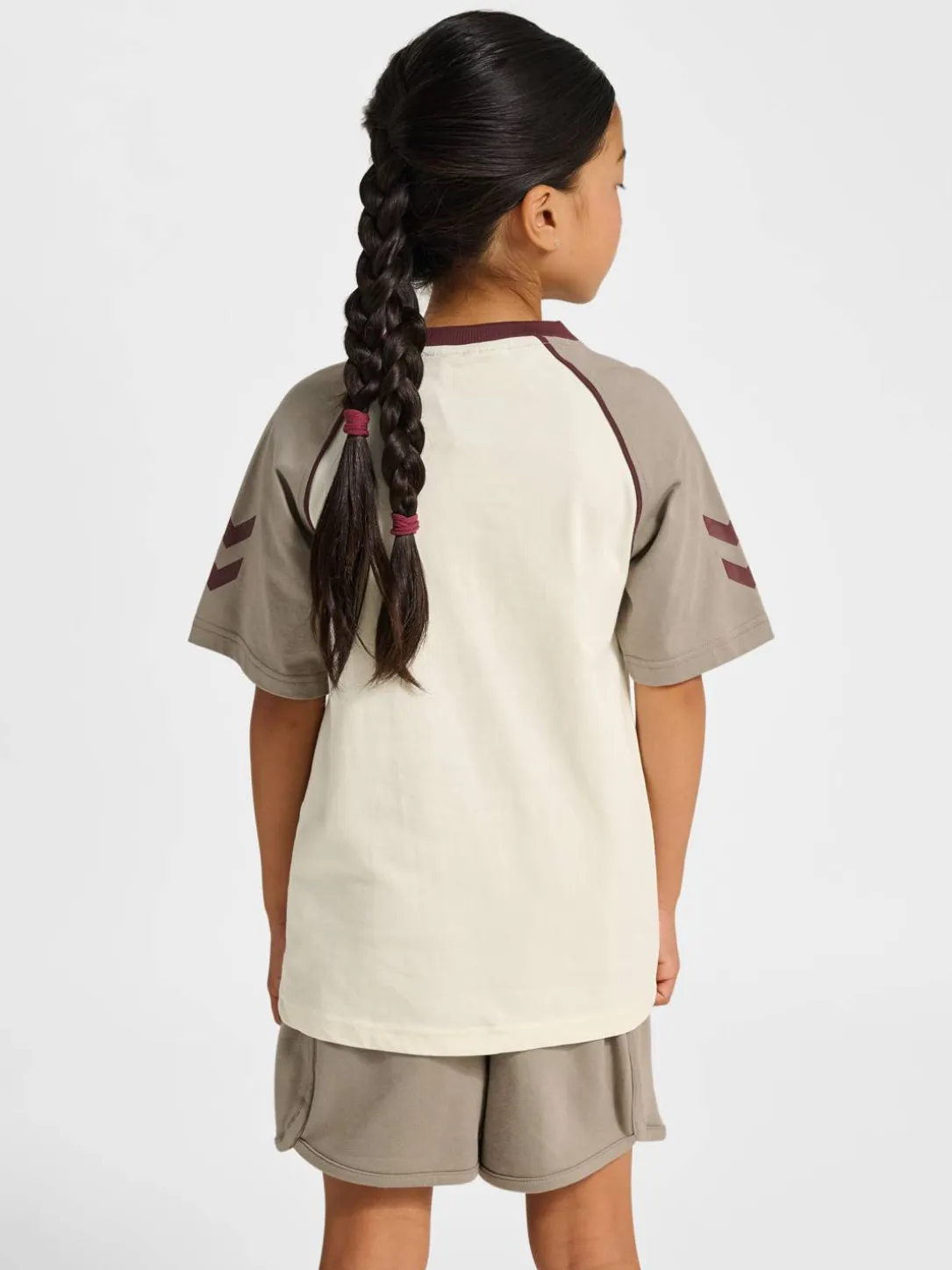 hmlJR REG V-NECK BEES T-SHIRT S/S