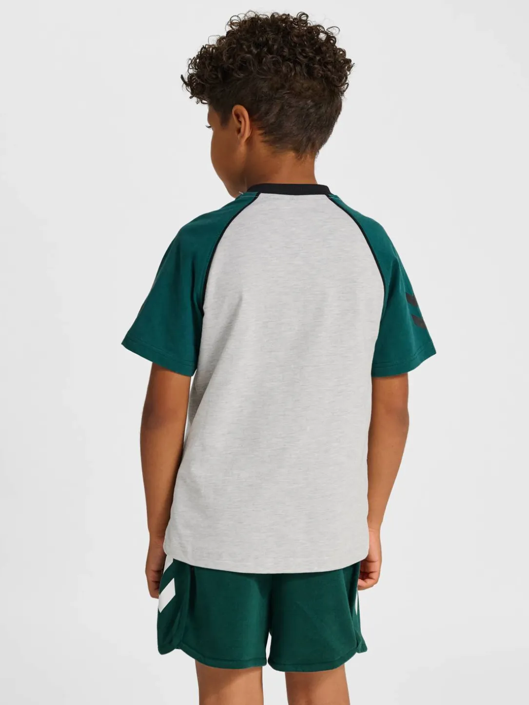 hmlJR REG V-NECK T-SHIRT SS