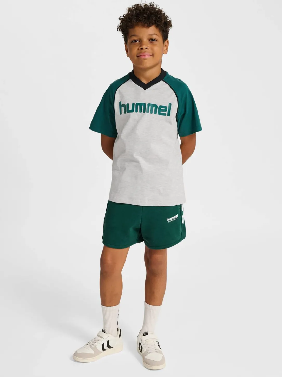 hmlJR REG V-NECK T-SHIRT SS