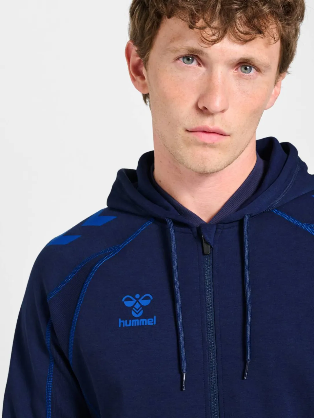 hmlMOVE 2.0 ZIP HOODIE