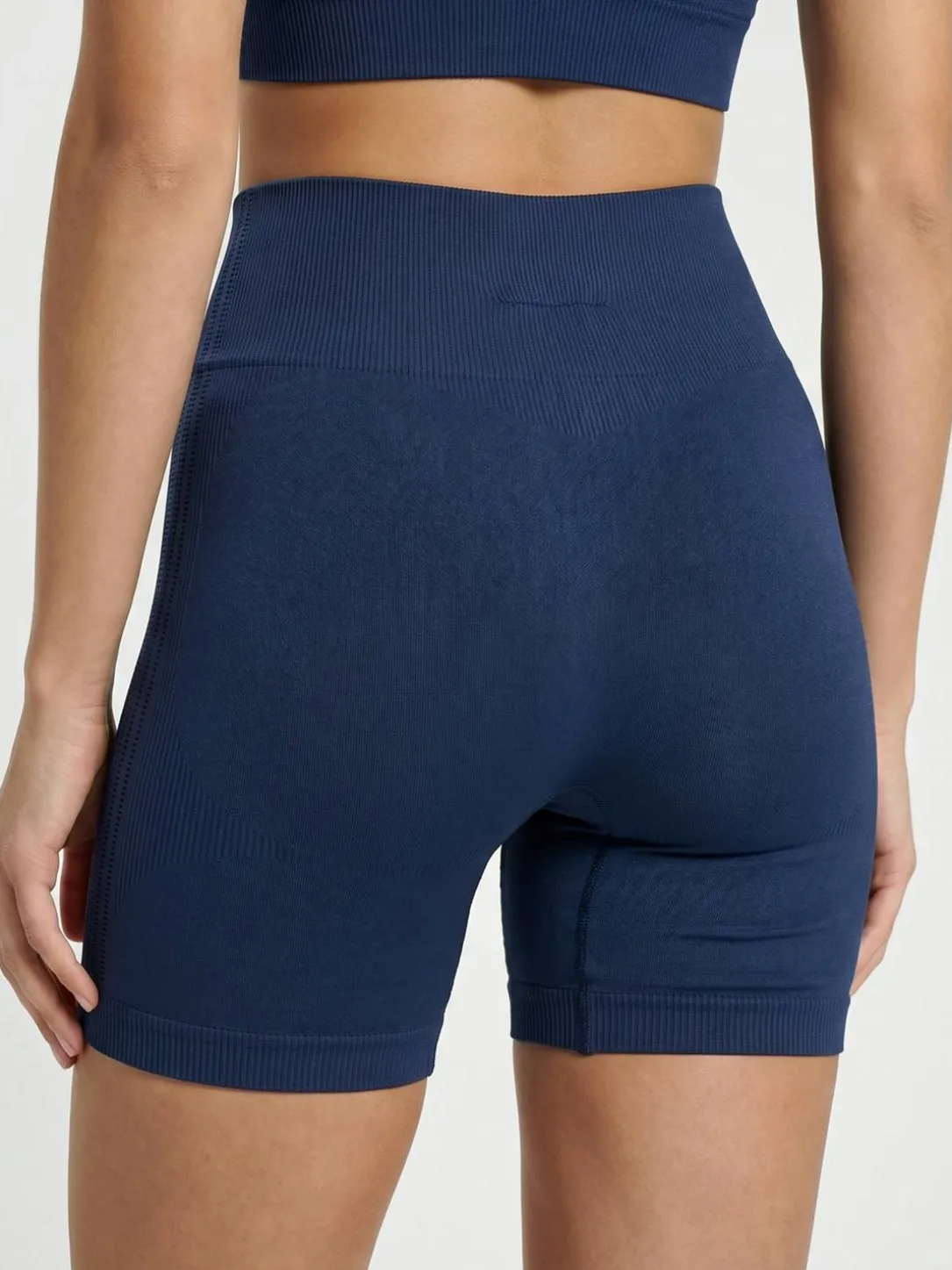hmlMT SHAPING SEAMLESS MW SHORTS
