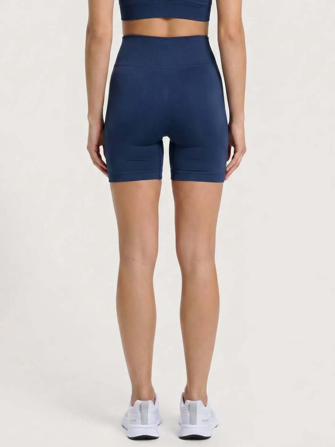 hmlMT SHAPING SEAMLESS MW SHORTS