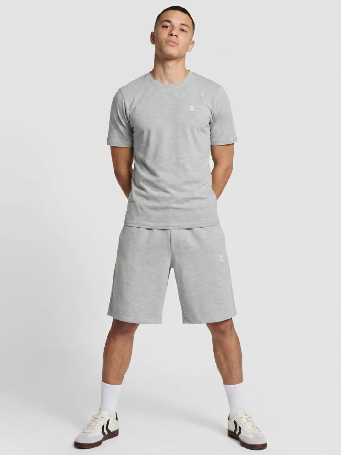 hmlPULSE LOOSE SWEAT SHORTS