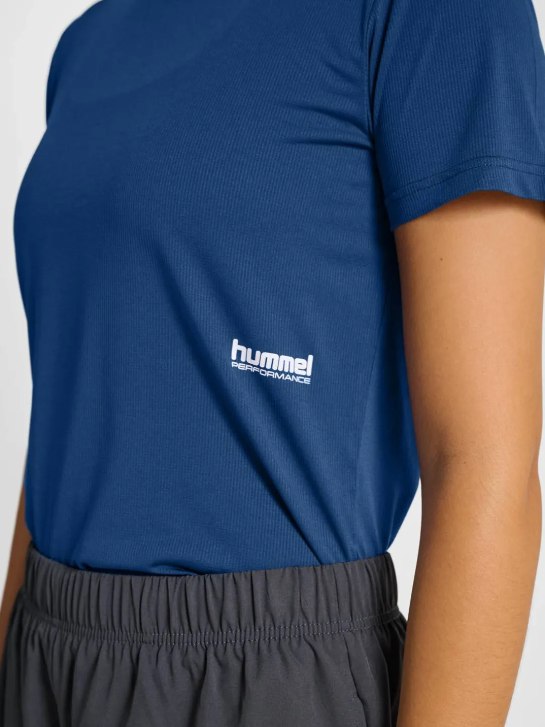 hmlPULSE WORKOUT W T-SHIRT S/S
