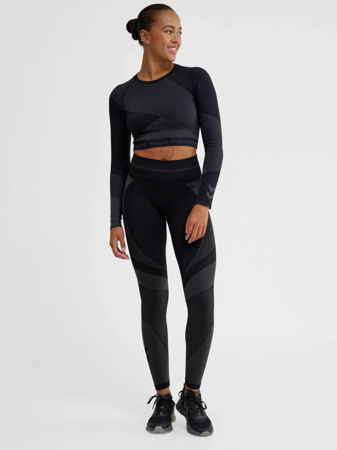 hmlUNITY SEAMLESS CROP T-SHIRT L/S