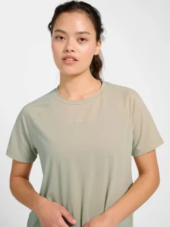 hmlVANJA TECH T-SHIRT S/S