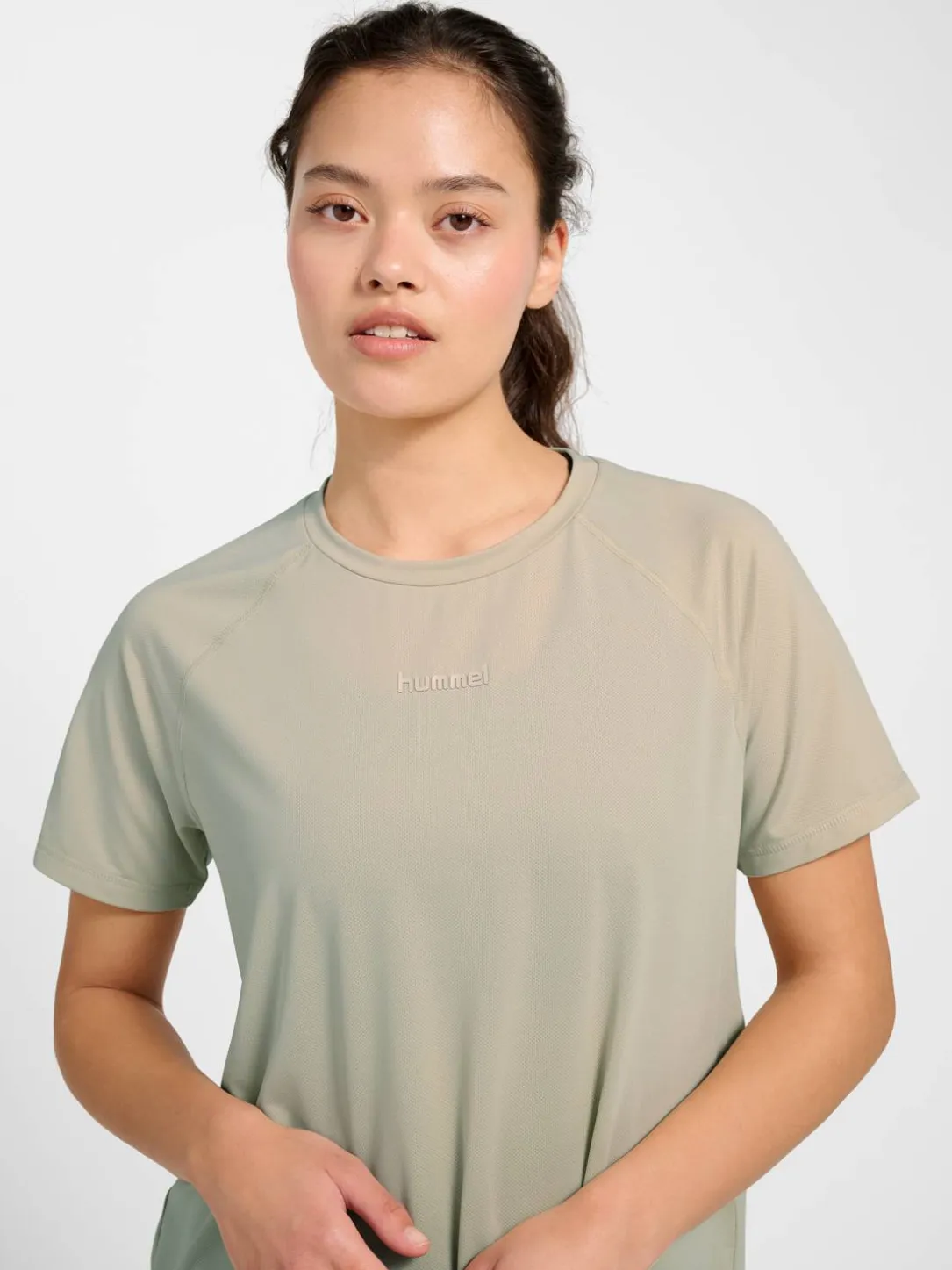 hmlVANJA TECH T-SHIRT S/S