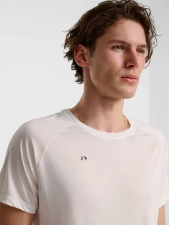 nwlBEAT T-SHIRT
