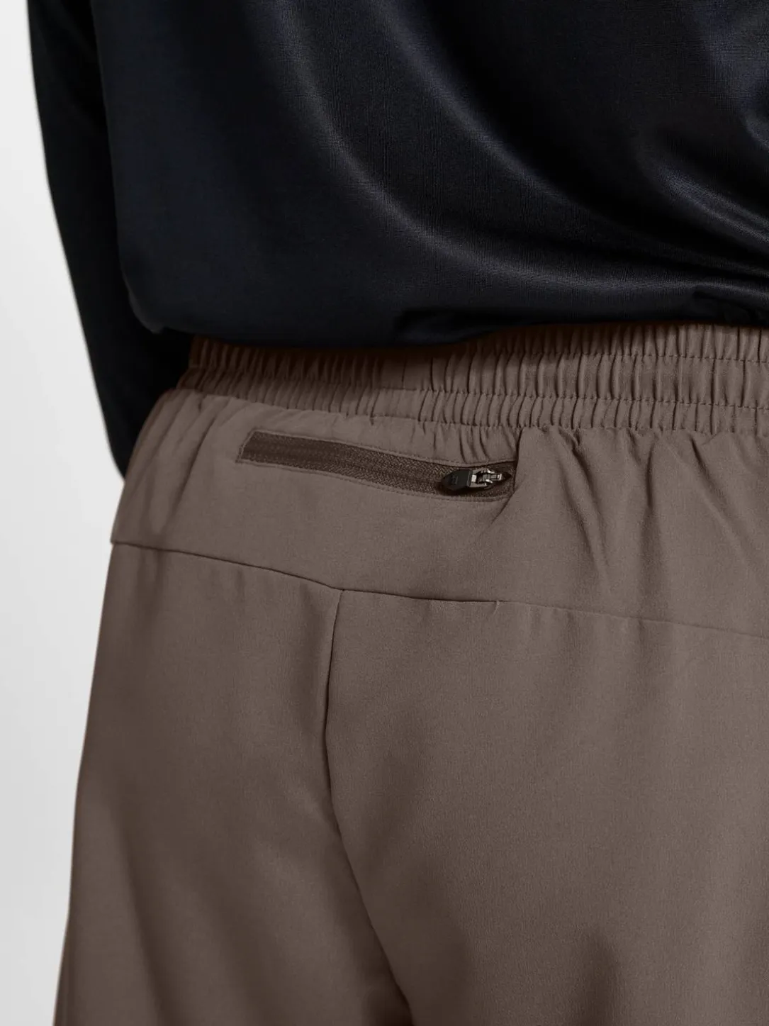 nwlMAX ZIP POCKET SHORTS